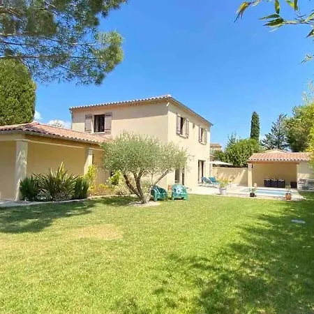 Piscine Et Confort Au Coeur Des Alpilles *